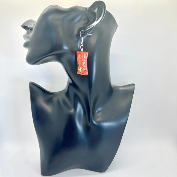 100 Grand Earrings - Chocolate Earrings - Candy Earrings - Food Earrings - Picture 7 of 8